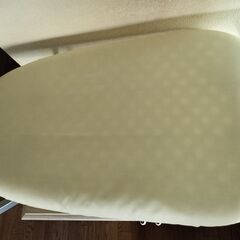 便利な折りたたみ式アイロン台　　60㎝X35㎝　　状態良好の画像