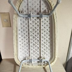 便利な折りたたみ式アイロン台　　60㎝X35㎝　　状態良好の画像