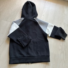 ユニクロ　kids140 ドライスウェットフルジップパーカー　汚れあり11月末迄出品の画像