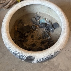 火鉢　昔ながらの手炙り火鉢の画像