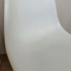 イームズ チェア 一脚 汚れあります
の画像