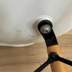イームズ チェア 一脚 汚れあります
の画像