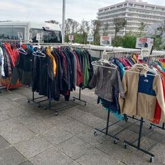 日産スタジアムにて古着ノースフェイス激安販売！