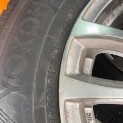 200系ハイエース　22年23週　スタッドレス　アイスガード　　アルミ付き　15インチ　目はかなりありますの画像