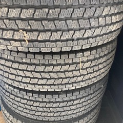 200系ハイエース　22年23週　スタッドレス　アイスガード　　アルミ付き　15インチ　目はかなりありますの画像