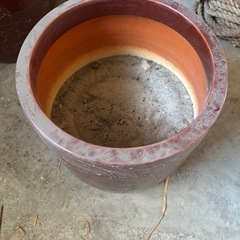 昔ながらの手炙り　火鉢の画像