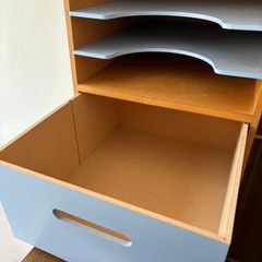 木製の収納　書類棚　本棚の画像