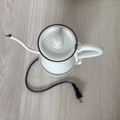 【美品】電気ケトル アイリスオーヤマ IKE-C600-W／0.6L／アンティークデザインの画像