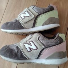 ニューバランス16.0センチの画像