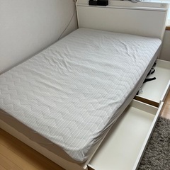 ダブルベッド　　の画像