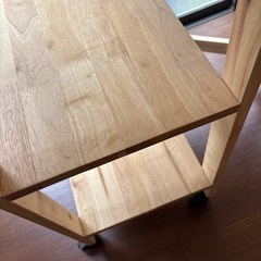 テーブル折りたたみ、キャスター付き
の画像