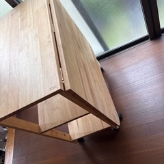 テーブル折りたたみ、キャスター付き
の画像