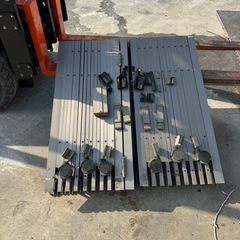 アルミサッシの門扉二つの画像