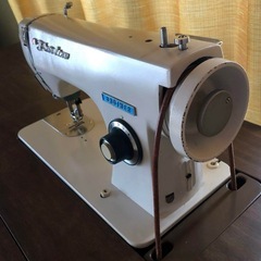 ブラザー　DELUXE 足踏みミシンの画像