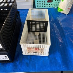 カゴ。小物入れ、の画像