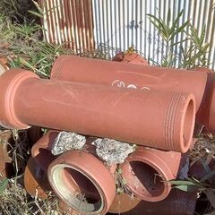 未使用の土管の画像