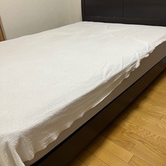 ダブルベッドフレームのみの画像