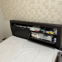 ダブルベッドフレームのみの画像