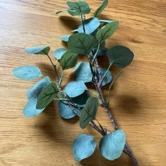 IKEAの花瓶とフェイクグリーンの画像