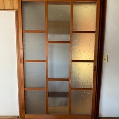 24日まで　　ガラス戸①
の画像