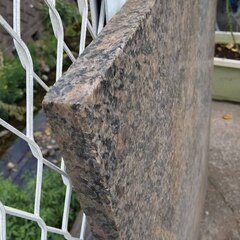 無料あげます 逗子 御影石 玄関マット 飛び石 ポーチ 石材  通路 庭 タイル  浴室 床材 外壁 内壁 舗装 建築材料 床 階段 キッチンカウンター 洗面台 級感 水回り 浴室 洗面台 天板 舗装材 路 庭園 装飾品 花瓶 文鎮 置物 インテリア インシュレーター ストーンプレート 台座 加工 石碑 ガーデニング オーダーサイズ 90cm x 65cm 厚み 2.5cm 境界ブロック 天然石 粘板岩 乱形石 敷石 駐車場 外構 みかげ石 オーディオボード 耐水性 キッチンの画像