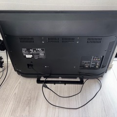 【訳アリ/画面割れあり・電源オン可】東芝 REGZA 32V31 32型テレビ＋純正リモコンセットの画像