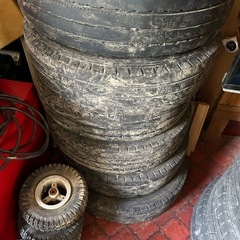 トラックのタイヤ　夏タイヤ　の画像