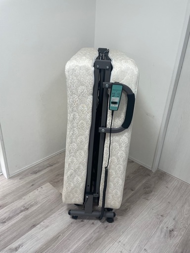 折りたたみ電動リクライニングベッド