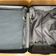 リモワ　キャリーケースの画像