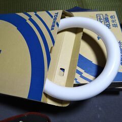 【断捨離処分】東芝　３０型　蛍光ランプ(ＦＣＬ３０Ｄ)　昼光色　の画像