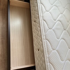 セミダブルベッド
の画像