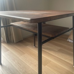 ダイニングテーブルの画像