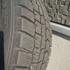 ホイル付きスタッドレスタイヤ　215／60R16の画像