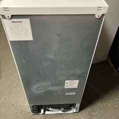 I 2511-154 ハイセンス　ノンフロン冷凍冷蔵庫2ドア　2023年製　HR-D13E2W キズ汚れ有りの画像