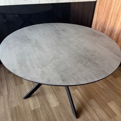 ダイニングテーブル　丸型の画像