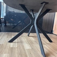 ダイニングテーブル　丸型の画像