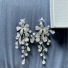 【4つセット】ウェディングベール 手袋 ヘッドアクセサリー、ピアスの画像