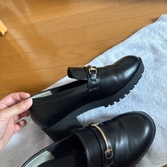 ローファー ブラック ゴールドバックルの画像