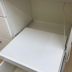 A-508【リユースのサカイ野々市店】ジモティ来店特価‼ 食器棚 ホワイト 電源コード付き クリーニング済み！！の画像