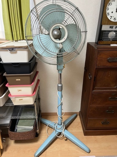 昭和の事務所にある様な扇風機