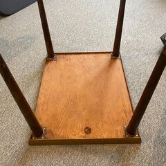 アンティークテーブルの画像