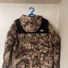 THE NORTH FACE カモフラ　THE NORTH FACE　ダウンジャケット　550 海外モデルの画像