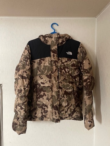 THE NORTH FACE カモフラ　THE NORTH FACE　ダウンジャケット　550 海外モデル　女性モデル