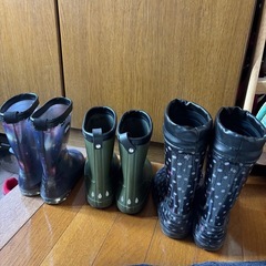 1足200円 3足セットで500円 20cm、18cm、17cm 長靴 レインブーツの画像