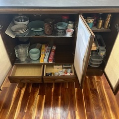 キッチンカップボード　水衝撃に強いアイカのトップ天板の画像