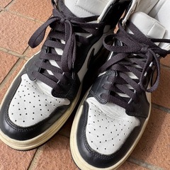 NIKE ウィメンズ エアジョーダン1 ハイ エレベートの画像