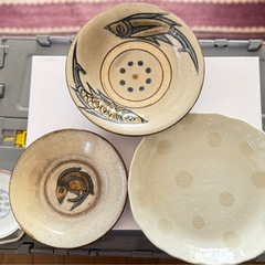 お皿５枚（やちむん）＋キッチンツール中古品の画像