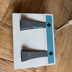 電動施術ベッドの画像