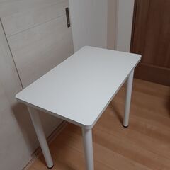 (家具) ダイニングテーブル、台、作業机、作業台、白色、机、美品の画像