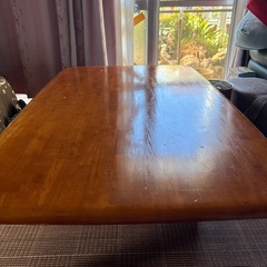 テーブル　茶色　まだ使えますの画像